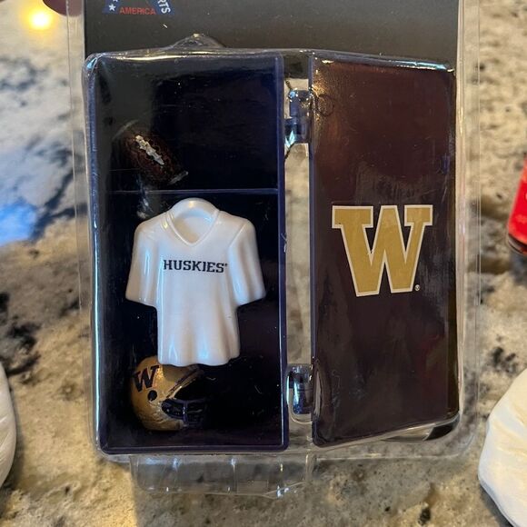 UW University of Washington 3 Football Christmas Ornaments Jackets & Locker - Picture 3 of 7